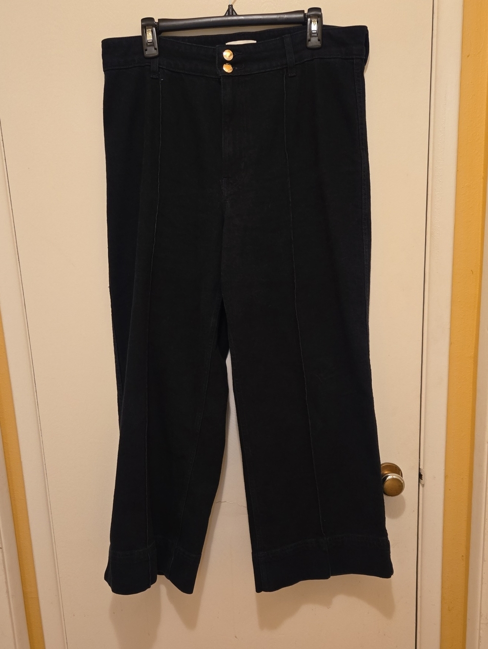 H&M Indigo Women's Wide-Leg Jeans.